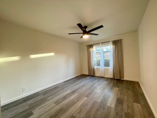 Building Photo - 11517 Fury Ln