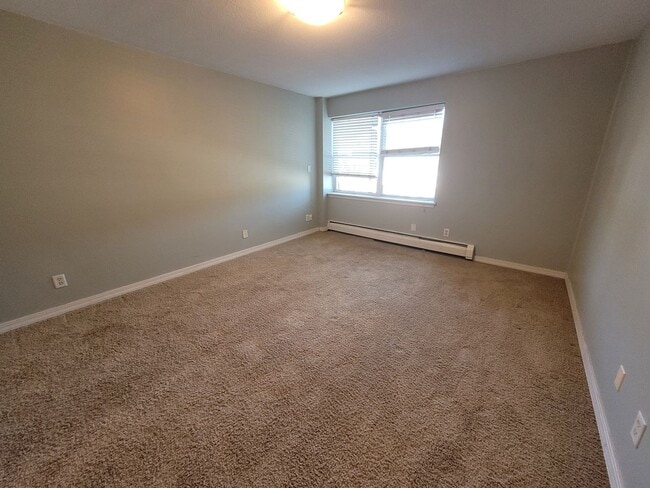 Building Photo - Prime Location 1BR with Luxe Finishes & Amenities - Available August 1st!