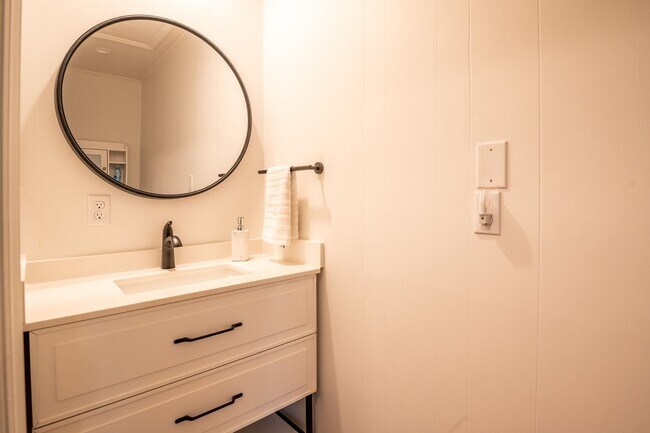 Building Photo - BEACH HOME NOW AVAILABLE-SHORT OR LONG-TERM