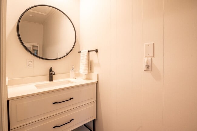 Building Photo - FURNISHED SHORT OR LONG-TERM BEACH HOME NOW AVAILABLE