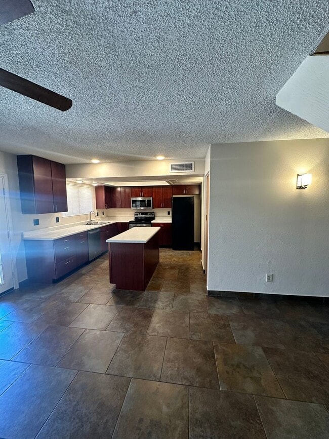 Building Photo - Stunning & Spacious 2 BR / 2.5 BA Townhome – Move-In Ready!