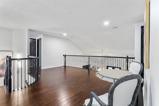 Building Photo - 2523 Watts St