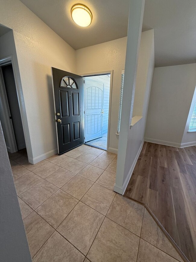 Building Photo - Prime Location 3 Bed 2 Bath Updated Home!
