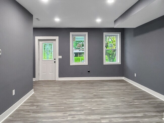 Building Photo - 4113 Fairview Ave