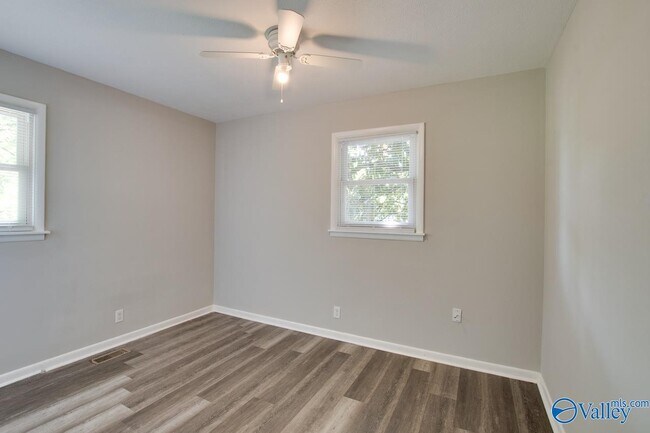 Building Photo - 4813 Joy Dr NW