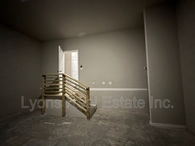Building Photo - 2492 Sparkle Ln