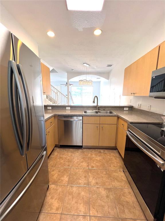 Building Photo - 1205 S Beach Cir