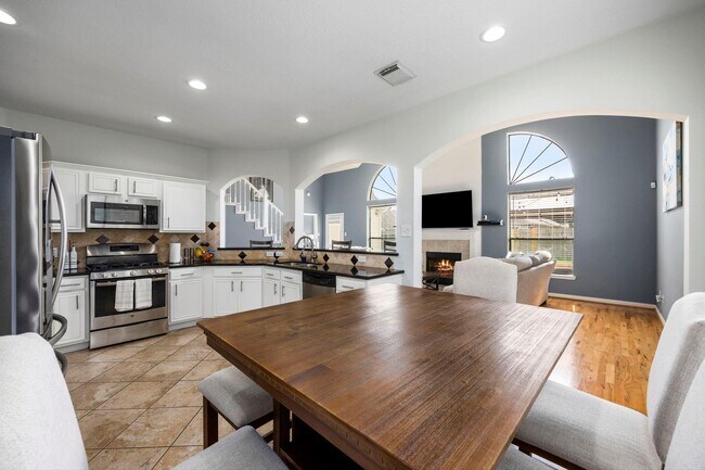 Building Photo - 16315 Scotch Hollow Ln