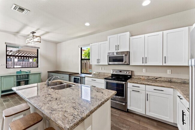 Building Photo - 25021 SW 118 Ct