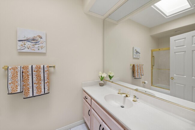 Building Photo - 37515 Heritage Way
