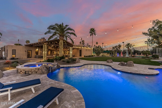 Building Photo - 5821 E Cactus Rd