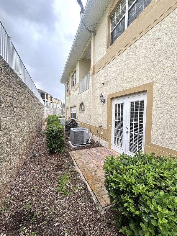 Building Photo - 13220 Fountainbleau Dr