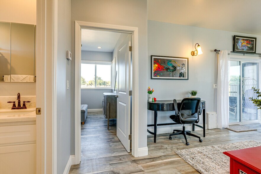 Building Photo - 6600 Thousand Oaks Dr