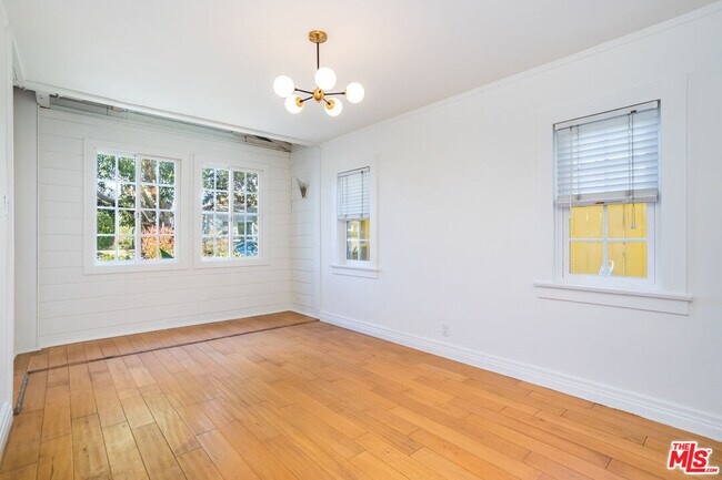Building Photo - 700 Angelus Pl