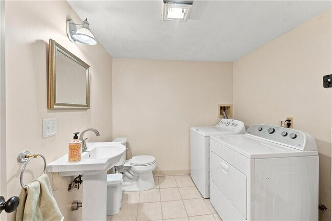 Building Photo - 84 Kimberly Ln