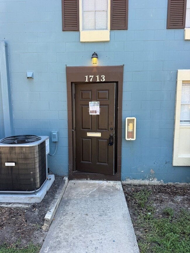 Building Photo - 1713 NE 2nd St