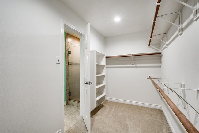 Building Photo - 5914 Shadow Creek Ct
