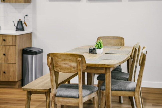 Building Photo - 3202 NW Division St