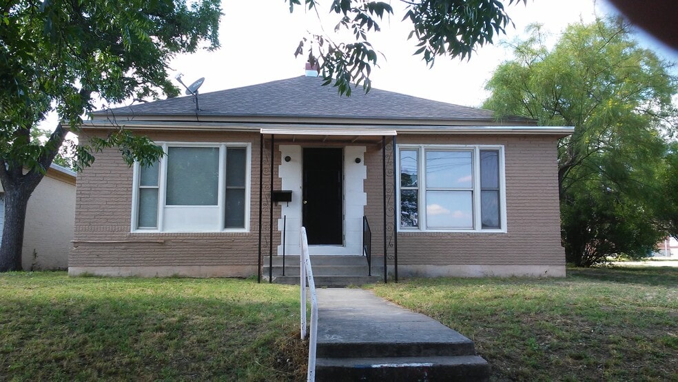 Front of the house - 208 E Twohig Ave