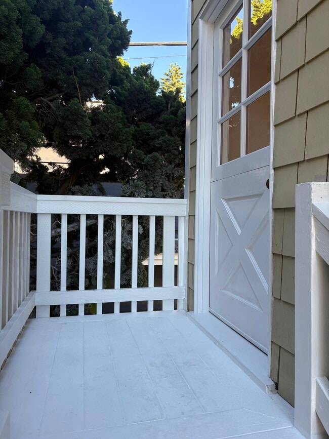 Building Photo - 853 27th St