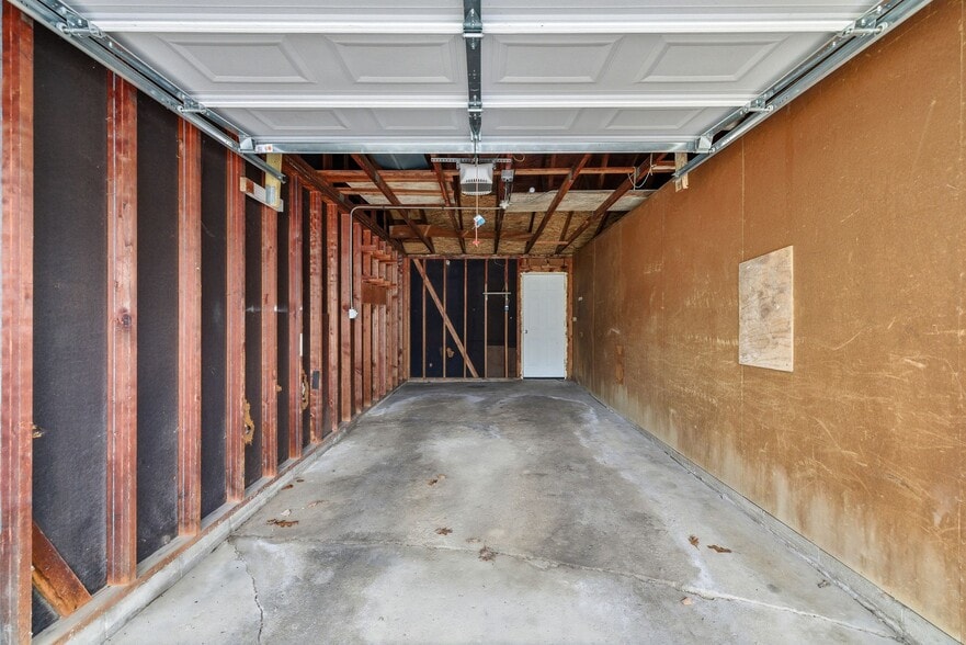 Building Photo - 84 Lasalle St