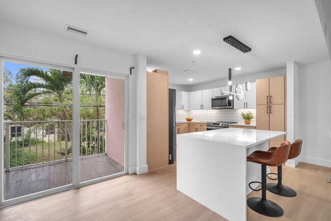 Building Photo - 477 NE 1st St