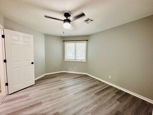 Building Photo - {10709}  Spacious Overland Park Duplex + T...