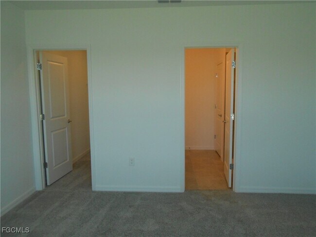 Building Photo - 623 Lakeside Oasis Ave