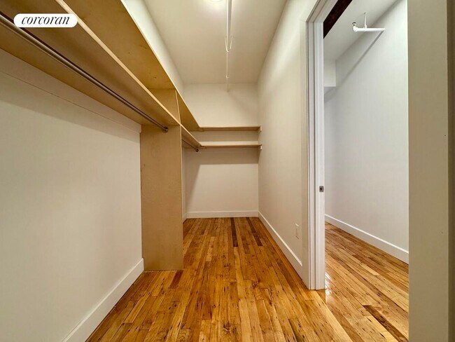 Building Photo - 275 Conover St