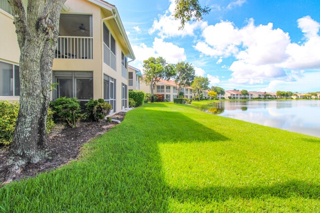 Building Photo - ** 2/2 FIRST FLOOR EMERALD LAKES BEAUTY RE...