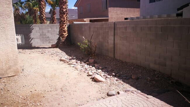 Building Photo - Single Story remodeled home