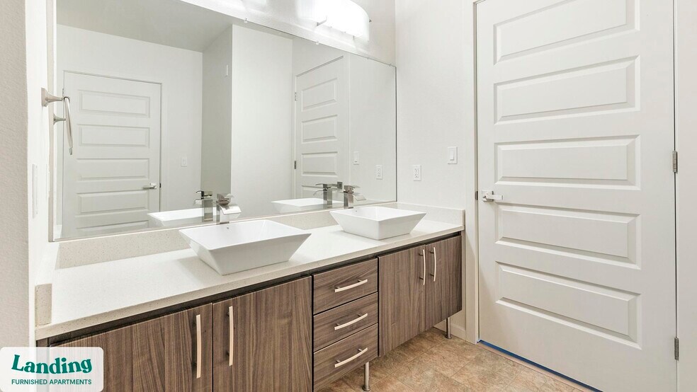 Building Photo - 11505 NE Yacht Harbor Dr