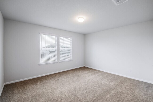 Building Photo - 112 Eagle Lake Dr