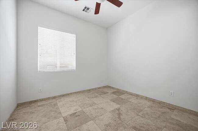 Building Photo - 2765 Struan Ave