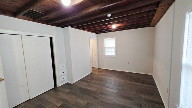 Building Photo - Newly Remodeled.