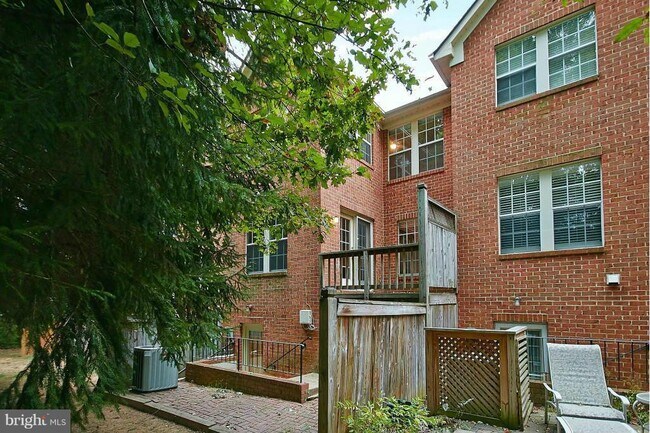 Building Photo - 1426 Park Garden Ln