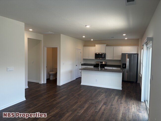 Building Photo - 935 Utopia Ln