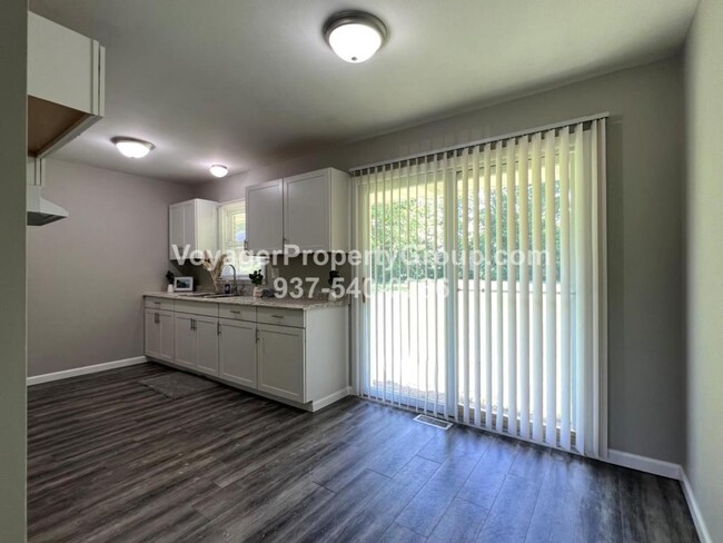 Building Photo - 18 Carma Dr