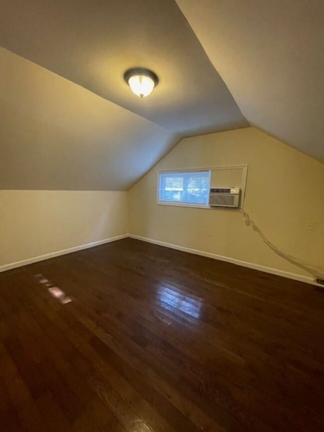 Building Photo - SINGLE FAMILY HOME IN TWINBROOK FOREST