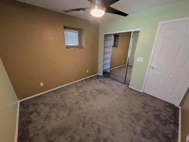 Building Photo - 3 Bedroom Home in the Waterford Square Com...