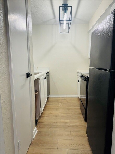 Building Photo - 3900 Aspen Dr