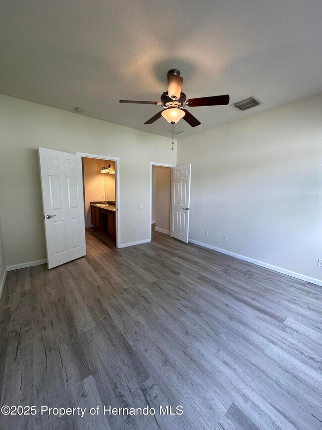 Building Photo - 14227 Wake Robin Dr