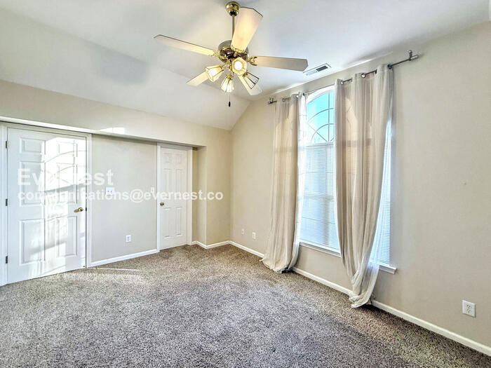 Building Photo - 607 Parkside Cir