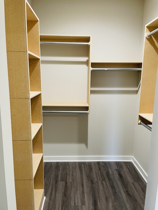 Building Photo - 12051 W Fontana St