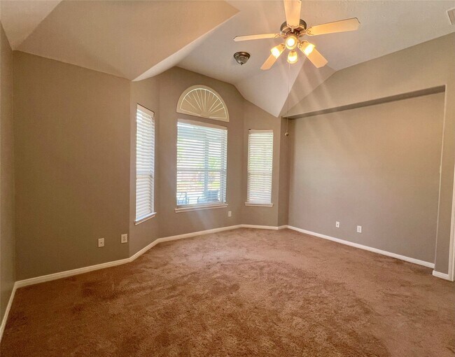 Building Photo - 411 White Oak Pointe Dr