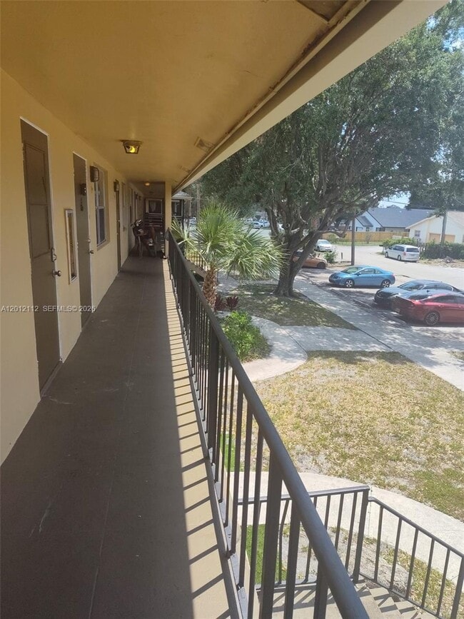 Building Photo - 625 SW 20th Ct
