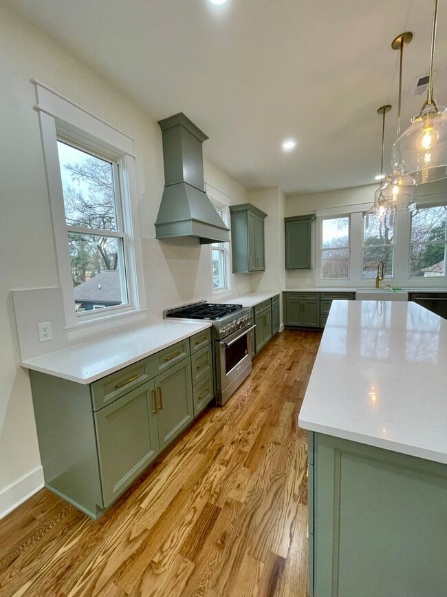 Building Photo - 323 50th Ave N