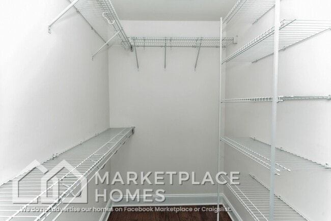 Building Photo - 702 Jim Brown Dr
