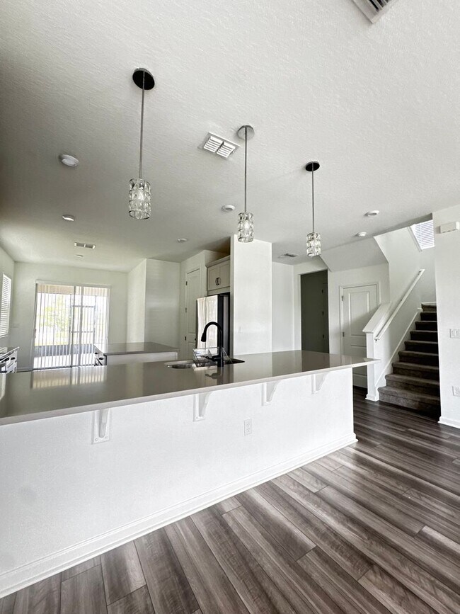 Building Photo - Spacios 4 Bedroom Home for Rent in Orlando - Available NOW!