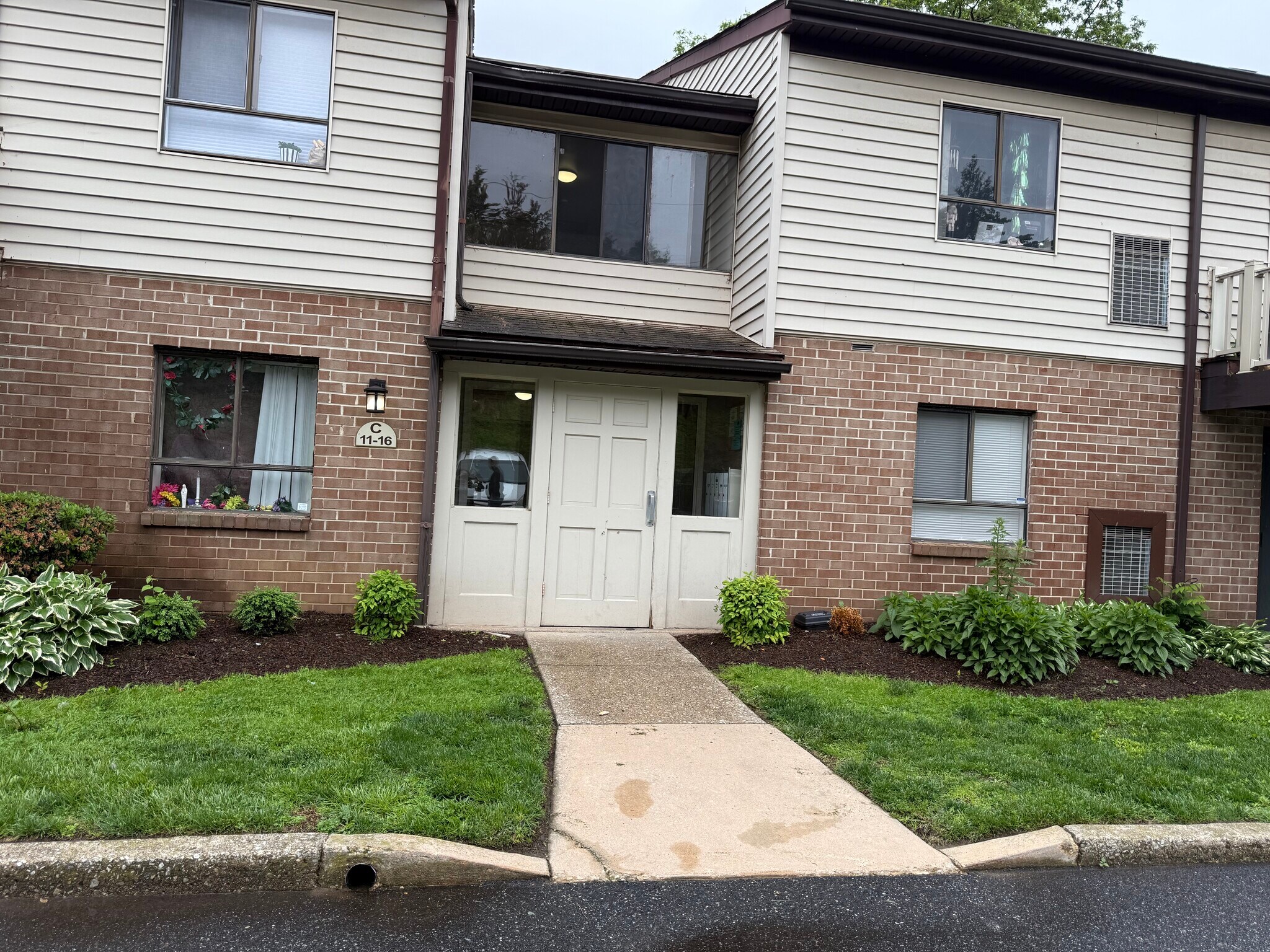 NO STEPS TO THIS GREAT CONDO!!! - 280 Bridgewater Rd